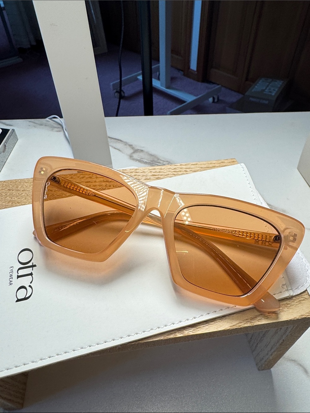 Otra Oversized Cat-Eye Sunglasses in Amber Peach